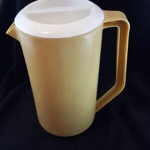 Vintage Rubbermaid 2.25 Quart Harvest Gold Pitcher Strainer White Lid J2445 8